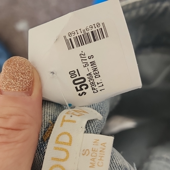 Nwt. Cloud ten light wash high waisted jean shorts - Picture 4 of 5